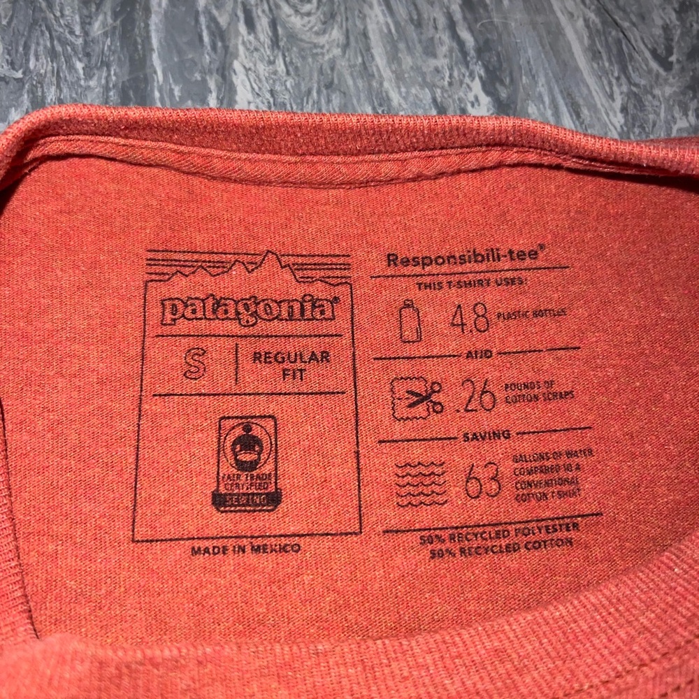 Patagonia Men's Red T-Shirt - Picture 3 of 3